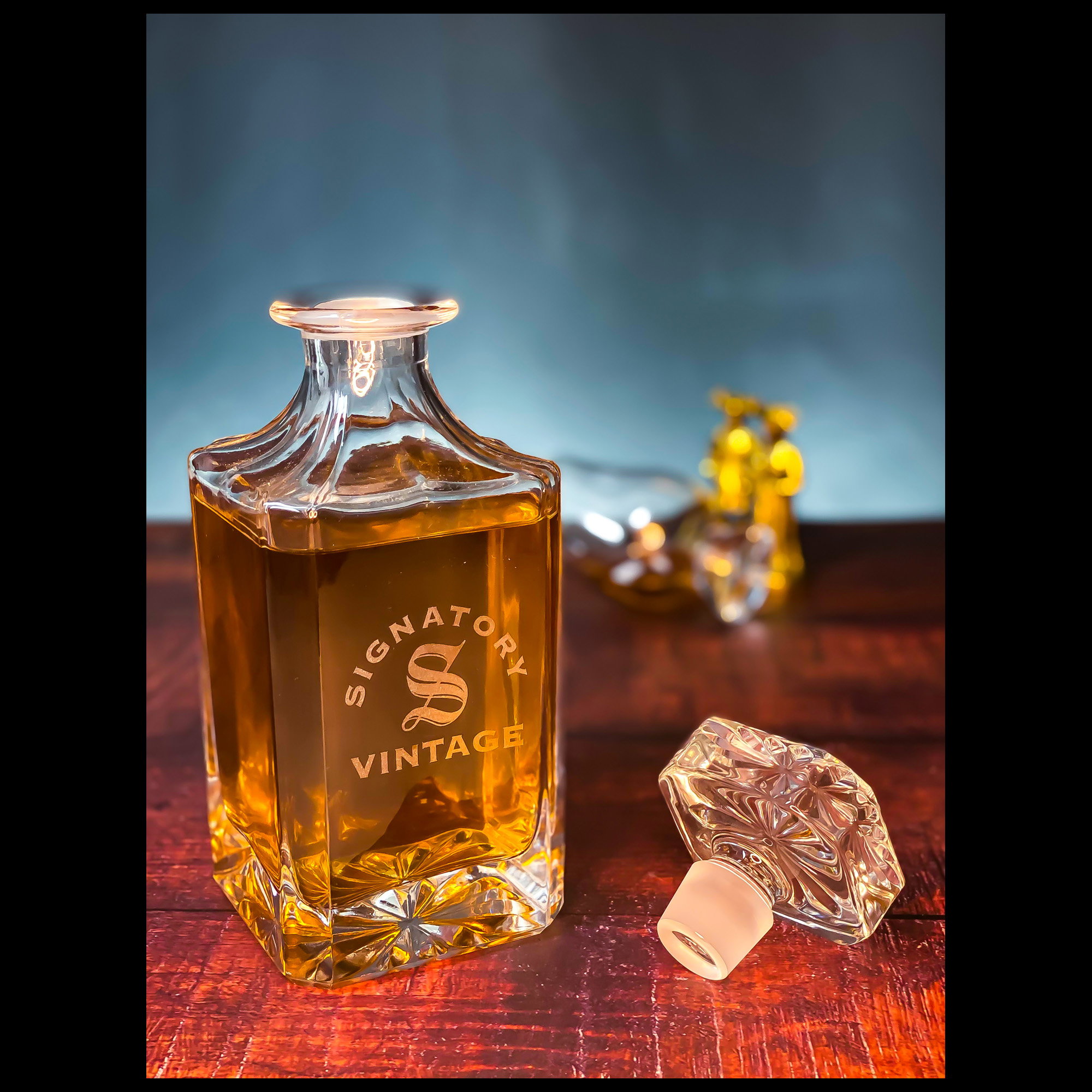 Dekanter mit Signatory Logo